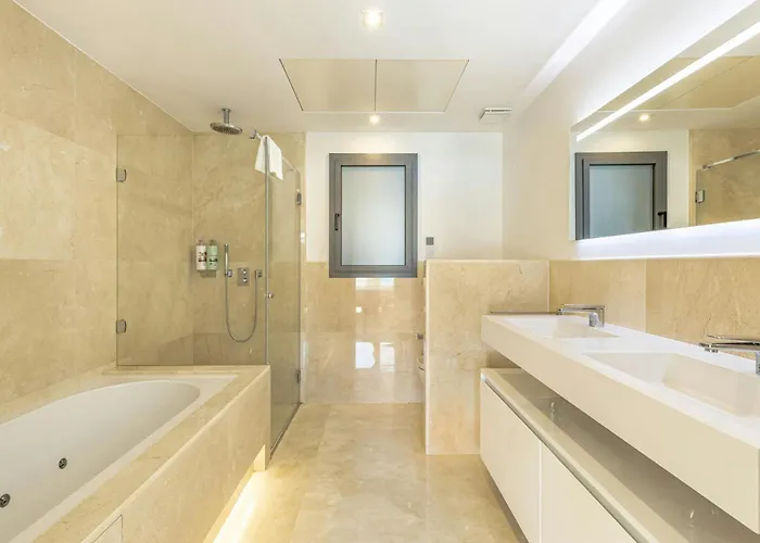 Les Rivages Apartment *